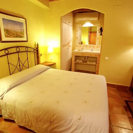 La Olivera Hotel Rural con piscina jacuzzi sauna y suites con bañera hidro-2